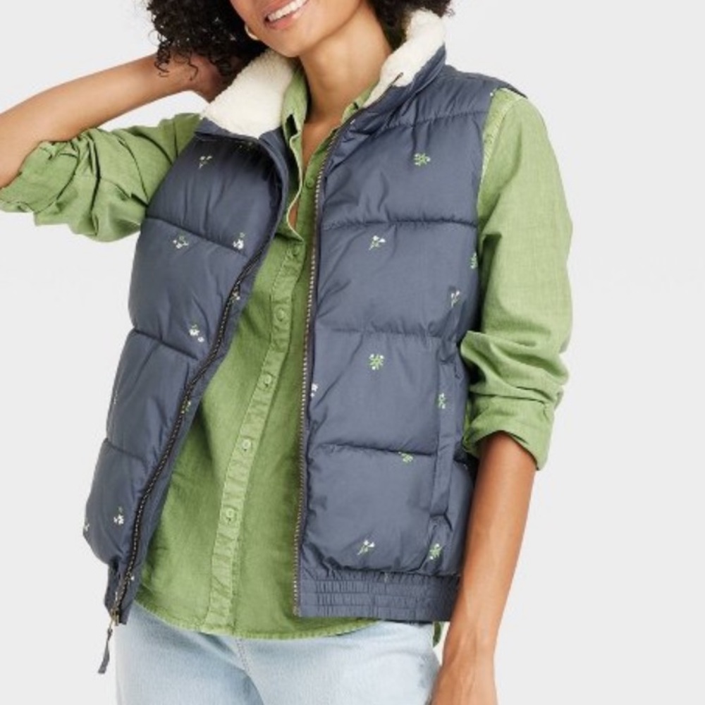 Women's Puffer Vest - Universal Thread™
Blue Floral  NWT